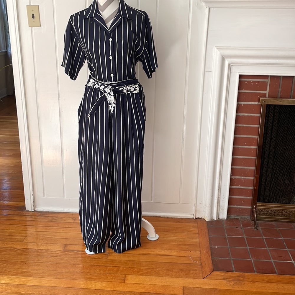Chaus Pant Suit size 6. Reversible belt